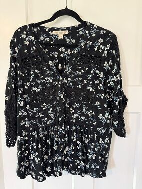 Vintage America Black Floral Crochet Peasant Blouse - White & Light Blue Flowers